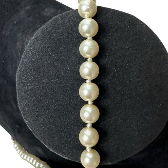 Vintage Faux Pearl Necklace 90s Retro Glam String of Pearls Elegant - Picture 2 of 4